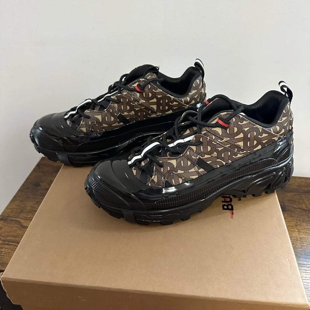 Burberry Sneakers Brand New Never Worn - Picture 4 of 7